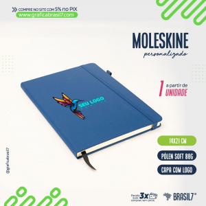 CADERNETA MÉDIA  tipo Moleskine Papel Polén Soft 80g. 14,7x21,3cm. Capa Personalizada com Logo. Sem Cobertura. Miolo Sem Personalização. 96 folhas.